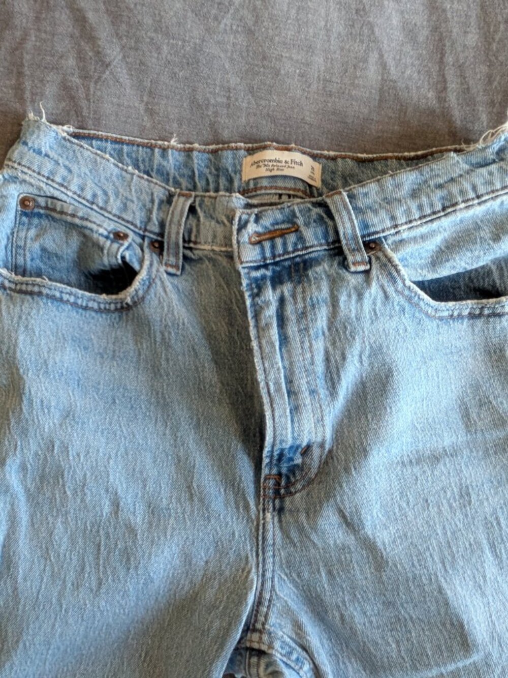 A&F Relaxed Jean High Rise. - Picture 3 of 9